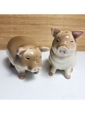 Vintage Pig Salt and Pepper Shakers Made in Japan 1982 Farmhouse Kitchen
